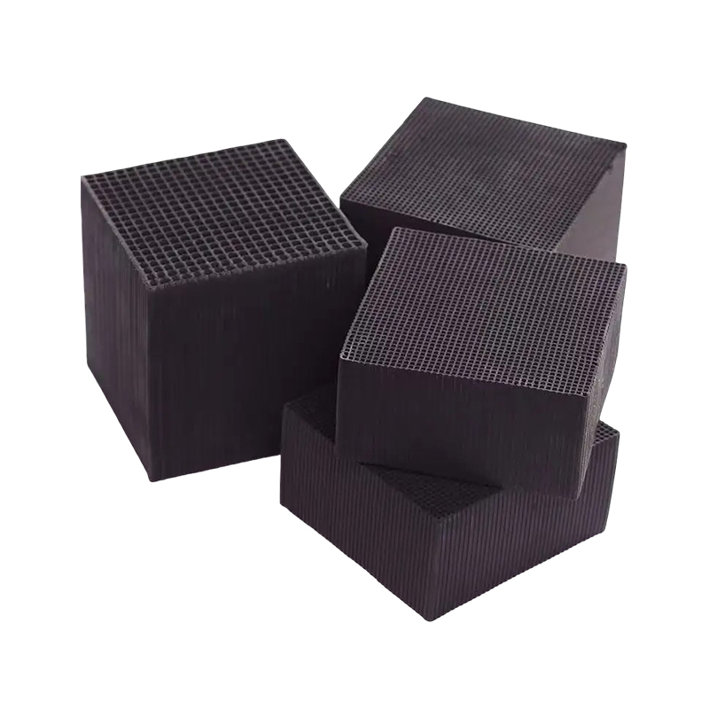 Why is Japanese activated carbon generally considered to have higher adsorption efficiency in air purification and oil fume treatment?